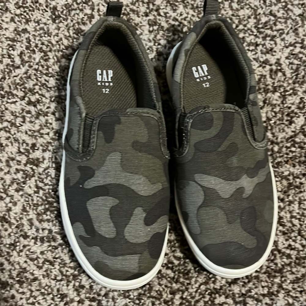 **NEW** Gap Camo slip on sneaker